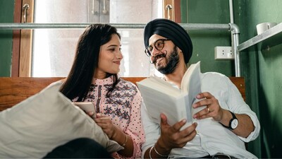 Slow-Burn Syncing is the newest dating trend encouraging slow, natural connection. Less pressure, more clarity, stronger trust. (Image: Pexels)