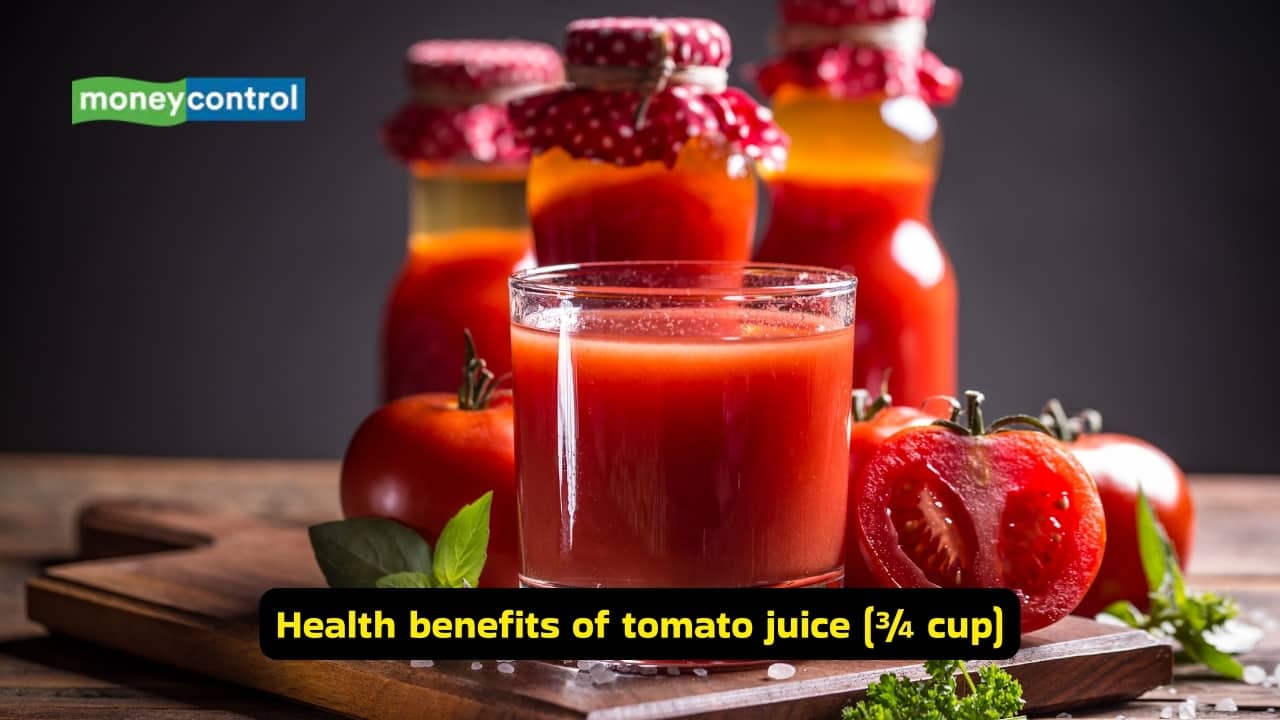 Health benefits of tomato juice (¾ cup) It has a good amount of vitamin C and antioxidants. It’s great for your heart, skin and immune system. The tangi flavour makes it a healthy drink or a tasty base for soups and sauces.