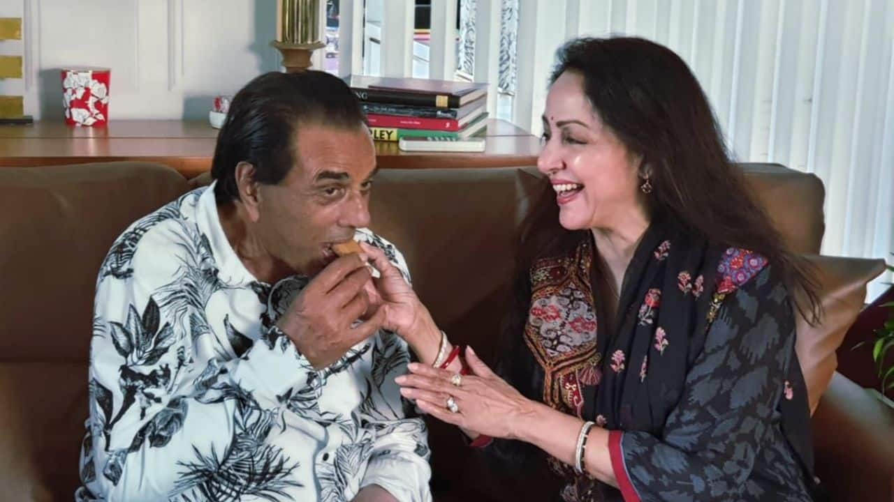 Hema Malini remembers 'love' Dharmendra on his birth anniversary: "I thank God for our lovely years together"