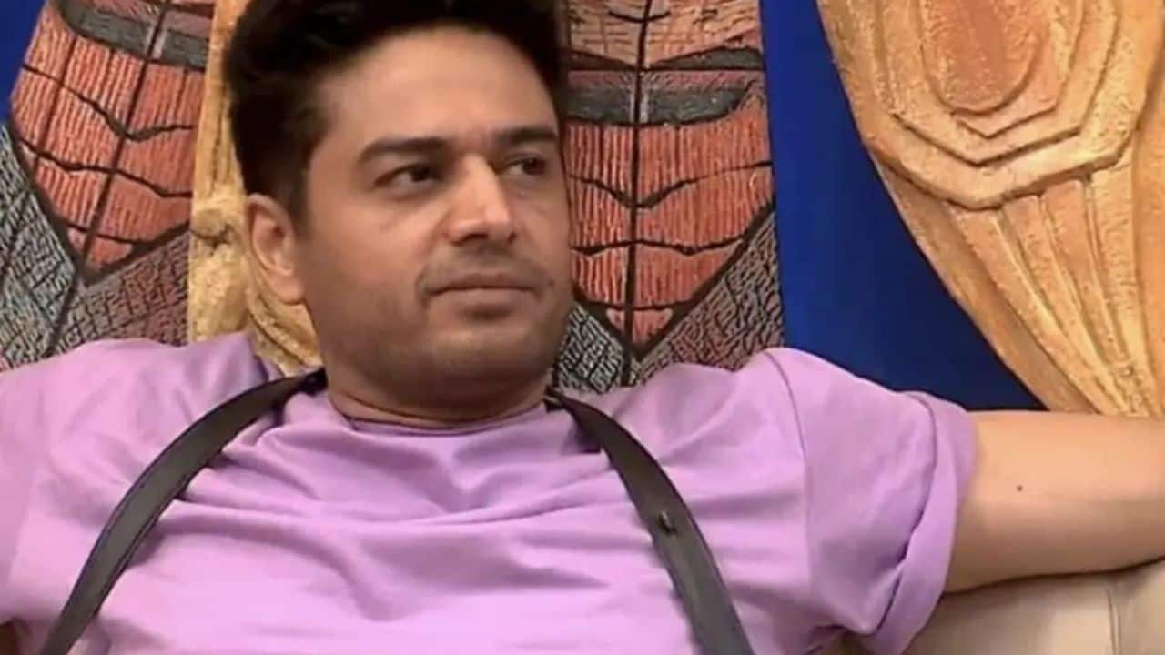 Refusal of kitchen duties controversy   Initially, Gaurav refused to do kitchen duties, citing his lack of knowledge of Indian cooking despite having won Celebrity MasterChef India, which led to online trolling and the nickname &quot;Farzi Bawarchi&quot; (fake chef). He later clarified this was a deliberate strategy to avoid kitchen politics.