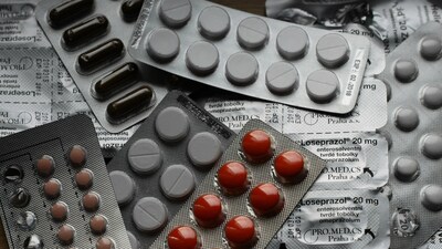 Health risks of painkillers: Multiple studies have confirmed that chronic opioid use before spine surgery have more far-reaching consequences: more infections, slower wound healing, longer stay in the hospital, and higher rates of repeat surgeries (Image: Pexels)