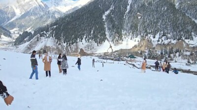 J&K's Sonamarg welcomes season's first snowfall, tourists say 'locals have been very supportive'