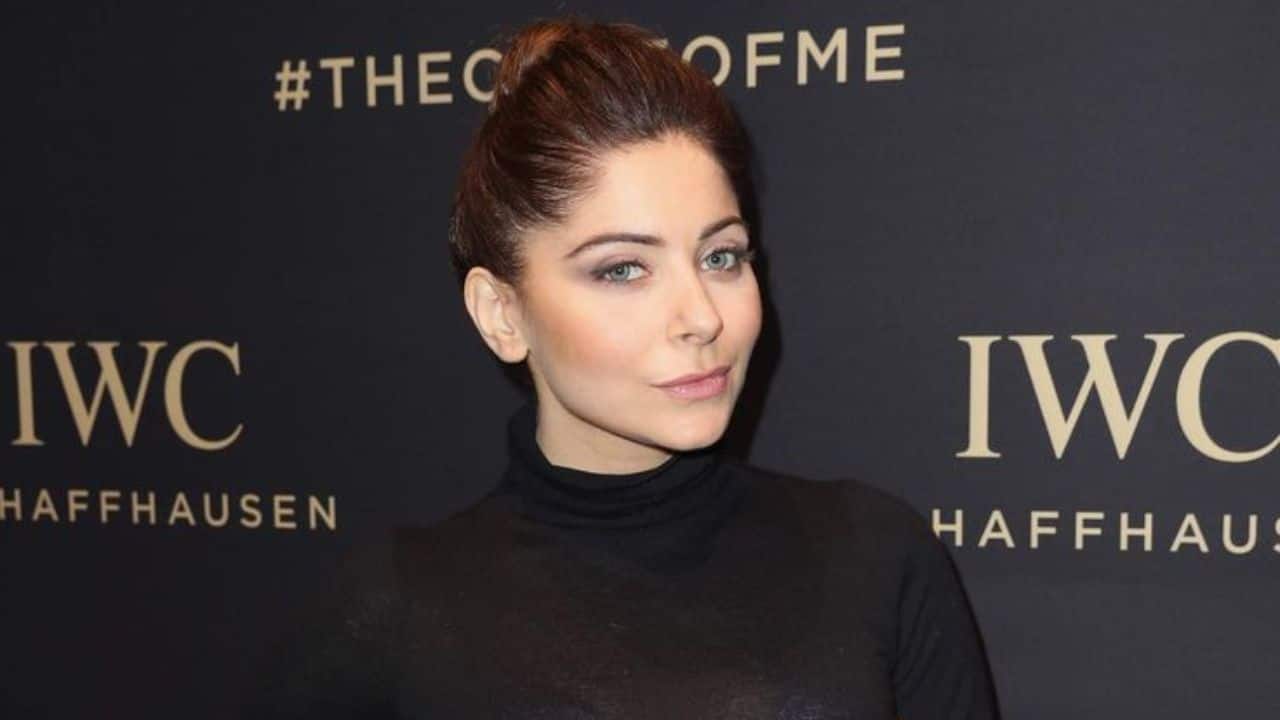 Singer Kanika Kapoor groped by a male fan during concert at MeGong Festival: Watch video