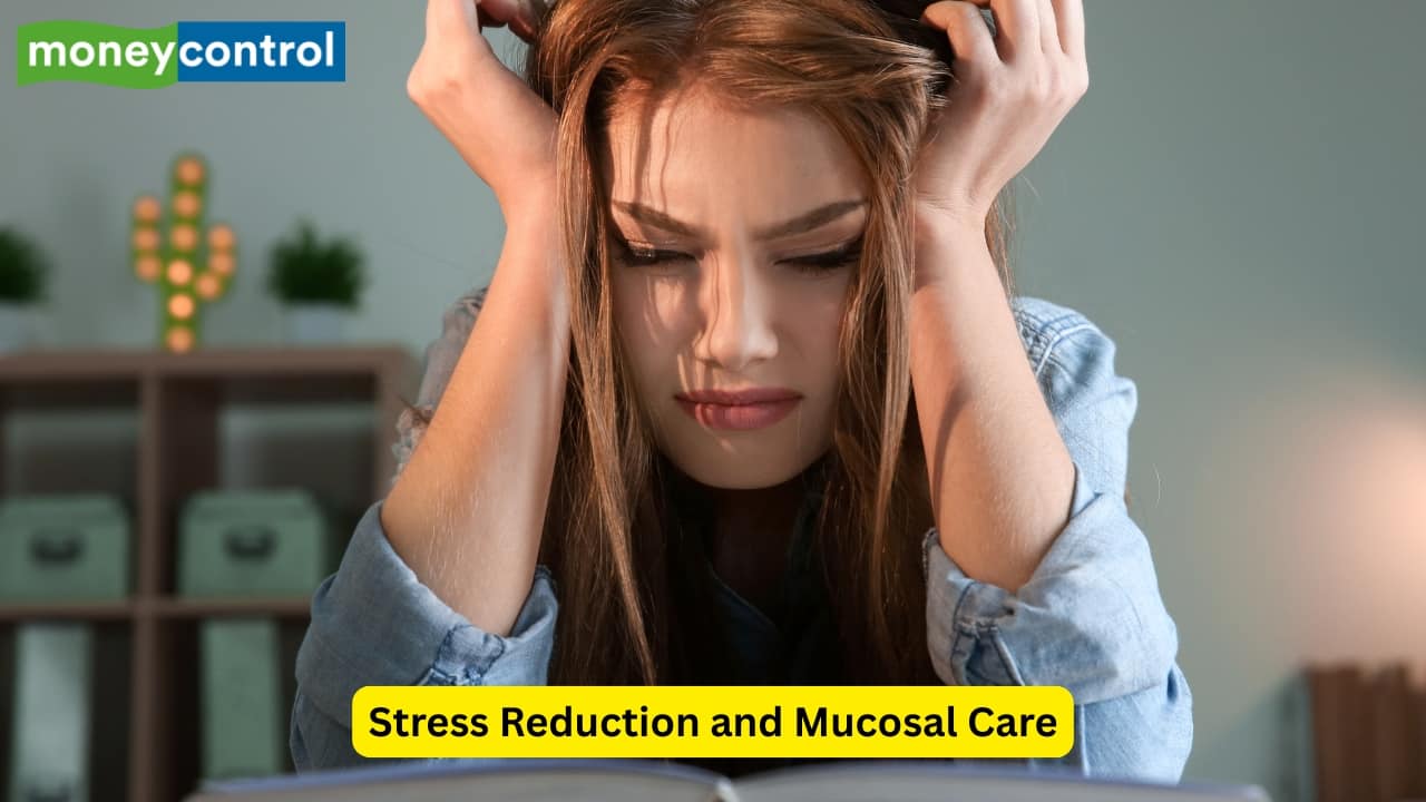 Stress Reduction and Mucosal Care High stress levels may increase acid production; hence, it is necessary to promote relaxation techniques and sleep hygiene. Exercising must also be included in the daily routine. It is also necessary to avoid smoking and alcohol, as they weaken the mucosal barrier. (Image: Canva) Stress Reduction and Mucosal Care High stress levels may increase acid production; hence, it is necessary to promote relaxation techniques and sleep hygiene. Exercising must also be included in the daily routine. It is also necessary to avoid smoking and alcohol, as they weaken the mucosal barrier. (Image: Canva)