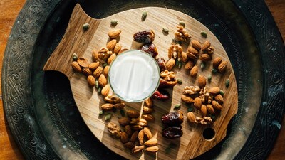 Nutritionists say almonds are rich in monounsaturated fats, the “good” kind, which help lower LDL and boost HDL. (Picture Credit: Pexels)