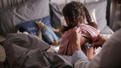 Unexplained fever in a child? It might be more than a viral infection. UTIs in kids often hide behind subtle symptoms. (Image: Pexels)