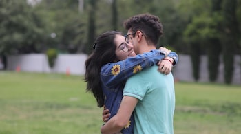 From consistency and clear communication to emotional safety and adaptability, these 10 psychological green flags reveal real long-term compatibility. (Image: Pexels)