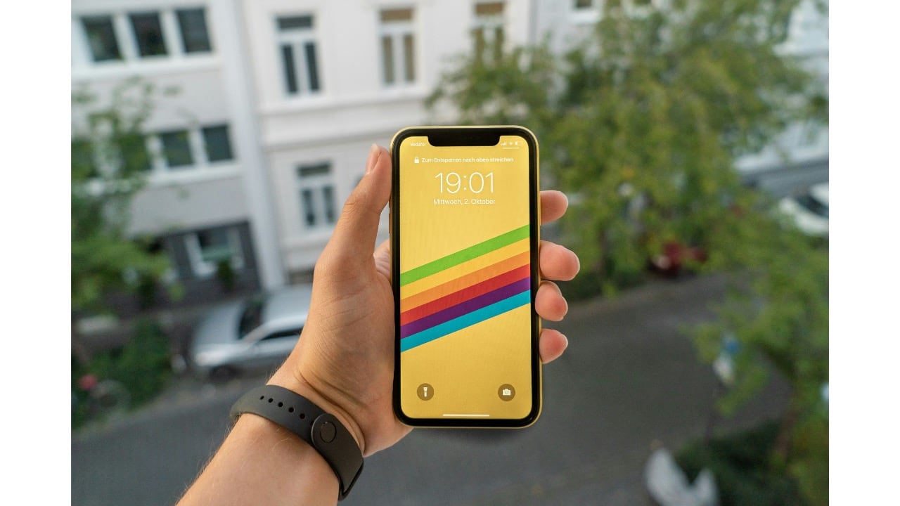 Why Apple added them Introduced in iOS 14 and redesigned in iOS 18, the indicators give you an immediate, visible warning whenever an app accesses sensitive sensors in the background. Why Apple added them Introduced in iOS 14 and redesigned in iOS 18, the indicators give you an immediate, visible warning whenever an app accesses sensitive sensors in the background.