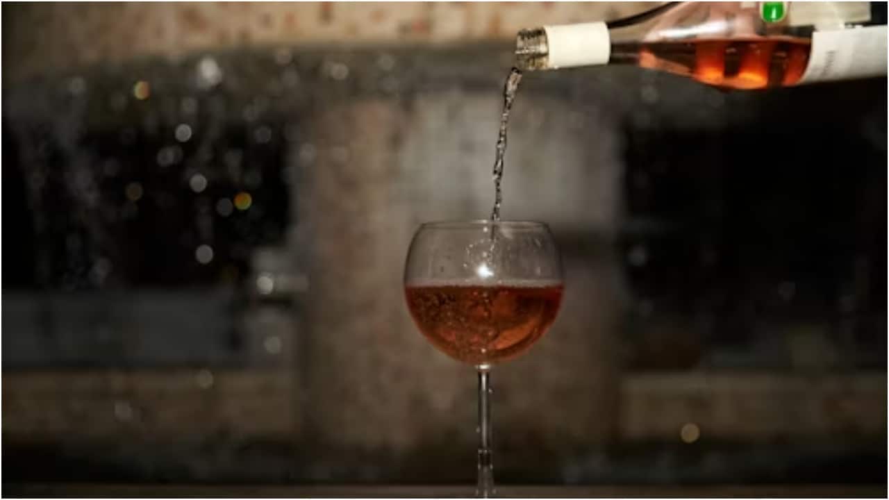 Saudi Arabia allows alcohol for non-Muslim expats earning Rs 11 lakh a month. Internet says 'poor can’t...'