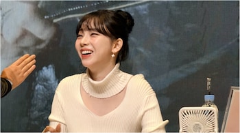 Winter attends fansign