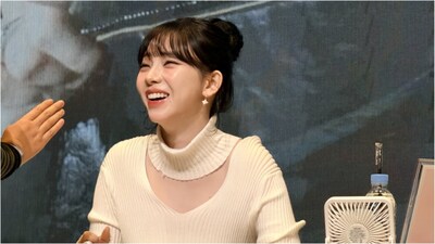 Winter attends fansign