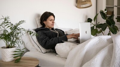 Indoor plants in bedroom: Greenery adds a soothing, life-affirming touch to winter corners that often feel cold or dull. Low-maintenance plants like pothos, snake plants, or plants that thrive indoors (Image: Pexels)