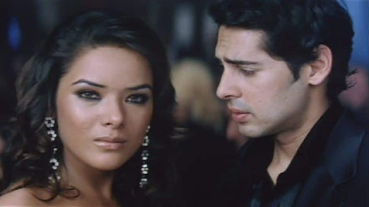 Aksar (2006) Dino Morea shouldered this twist-loaded romantic thriller as Rajveer Singh, a suave and clever businessman entangled in a tricky game of seduction and deceit. His performance built the film’s momentum, and it continues to remain one of his favourite on-screen explorations.