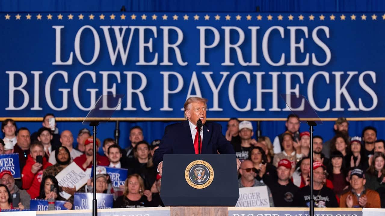 Trump, seeking economic reset, insists smart people back tariffs