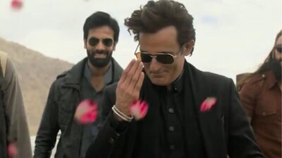 Akshaye Khanna viral scene