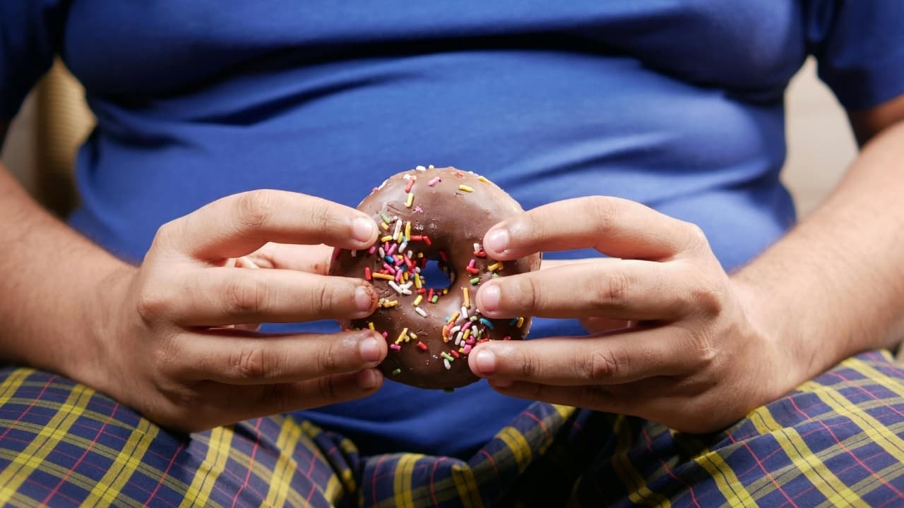 Ultra-processed foods push teens to eat more even without hunger, scientists warn