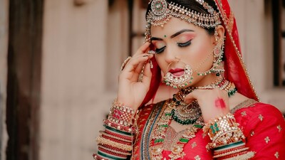 Bridal beauty tips: A final-day beauty plan isn’t about reinventing your entire skincare regimen; it’s about smart touch-ups, calming hydration, and a few reliable makeup tricks that work instantly (Image: Pexels)