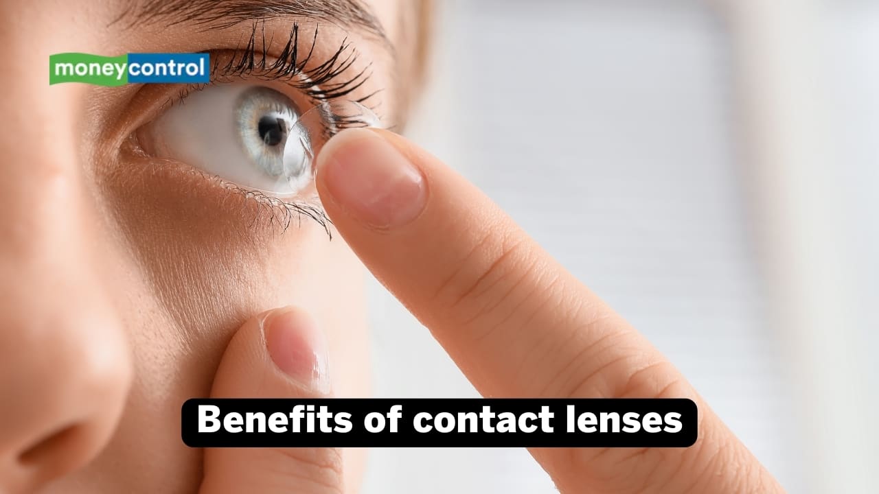 Benefits of contact lenses On the other hand, contact lenses provide a wider visual field and better cosmetics. As they are kept directly on the cornea, the peripheral vision becomes clearer and are useful for those with high myopic corrections. Soft lenses and daily disposables may be used by some. Benefits of contact lenses On the other hand, contact lenses provide a wider visual field and better cosmetics. As they are kept directly on the cornea, the peripheral vision becomes clearer and are useful for those with high myopic corrections. Soft lenses and daily disposables may be used by some.