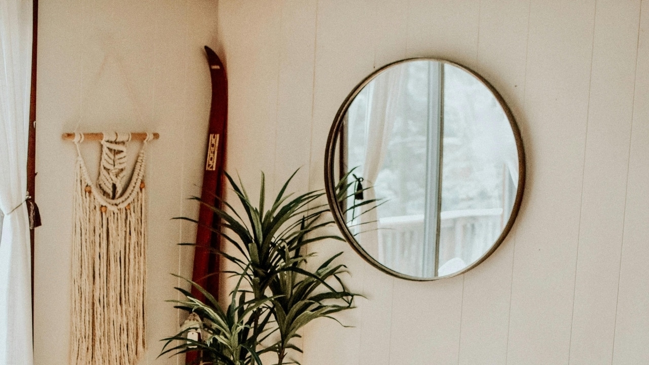 Want to introduce curved-shaped elements in your home decor? Follow these expert tips