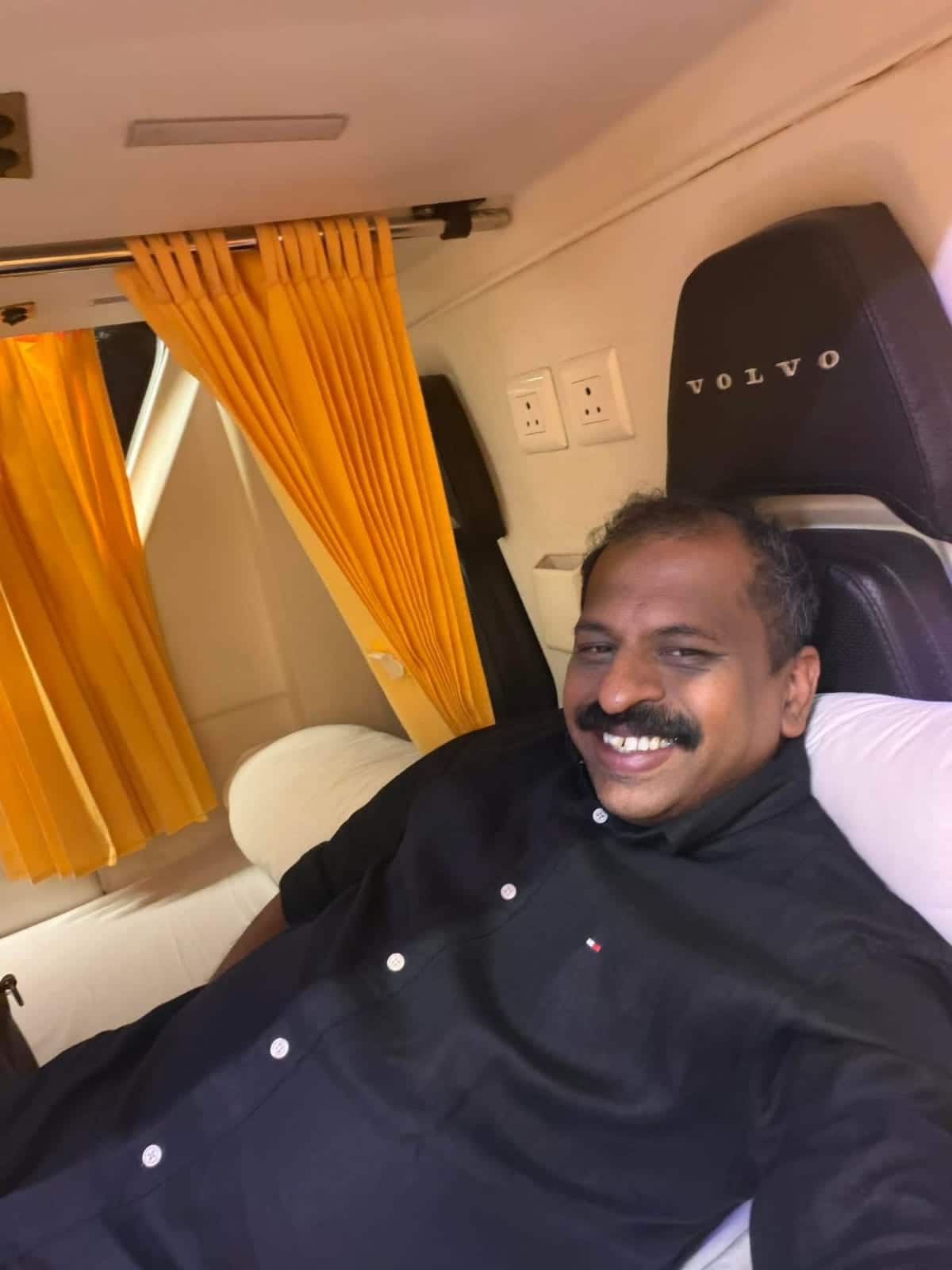 Suresh Pillai, a celebrity chef, who recently took a bus for a work trip after his IndGo flight was cacelled. 