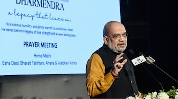 Amit Shah gives tribute to Dharmendra on his prayer meet