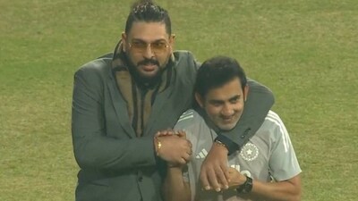 Yuvraj Singh gave pep talk to Indian players before South Africa match. (Photo: X)