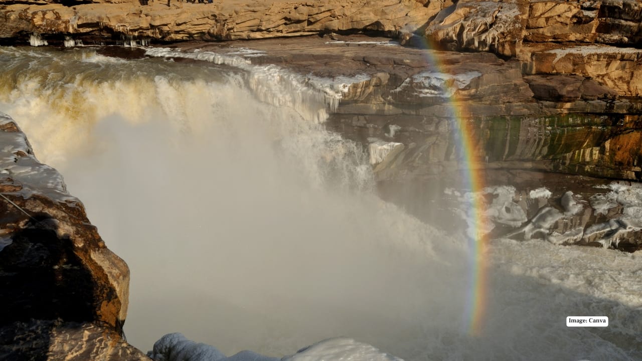 Hukou Waterfall (Image: Canva)