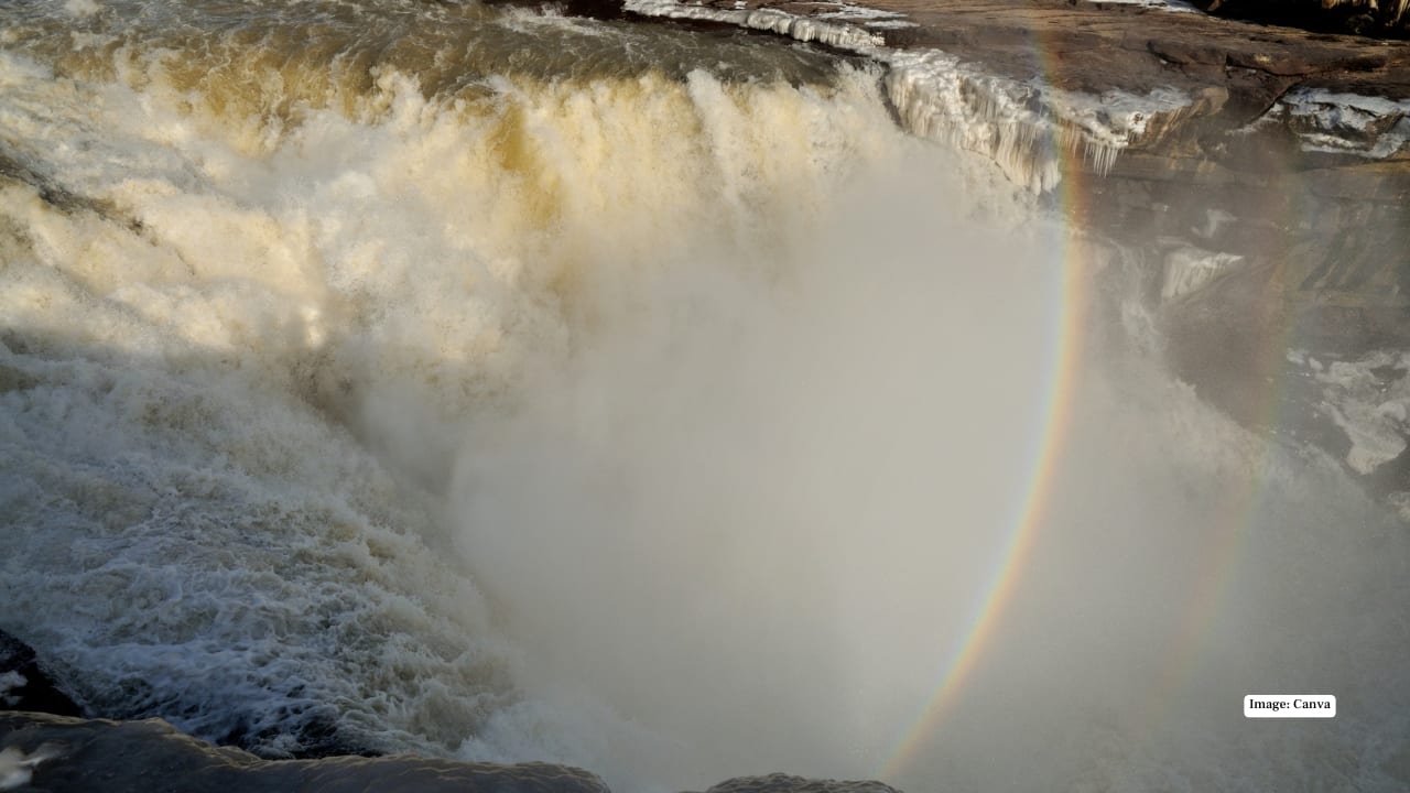 Hukou Waterfall (Image: Canva)