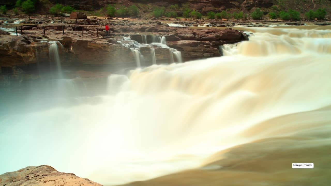 Hukou Waterfall (Image: Canva)