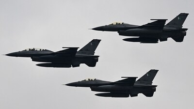 (FILES) Pakistan Air Force F-16 fighter jets perform at a rehearsal ahead of Pakistan's national day parade in Islamabad on March 21, 2024. (Photo by Aamir QURESHI / AFP)