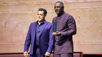Salman Khan hugs Idris Elba at global event