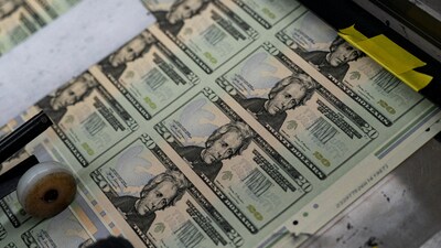 Deutsche Bank, Goldman See Dollar Fall Resume with Fed Rate Cuts