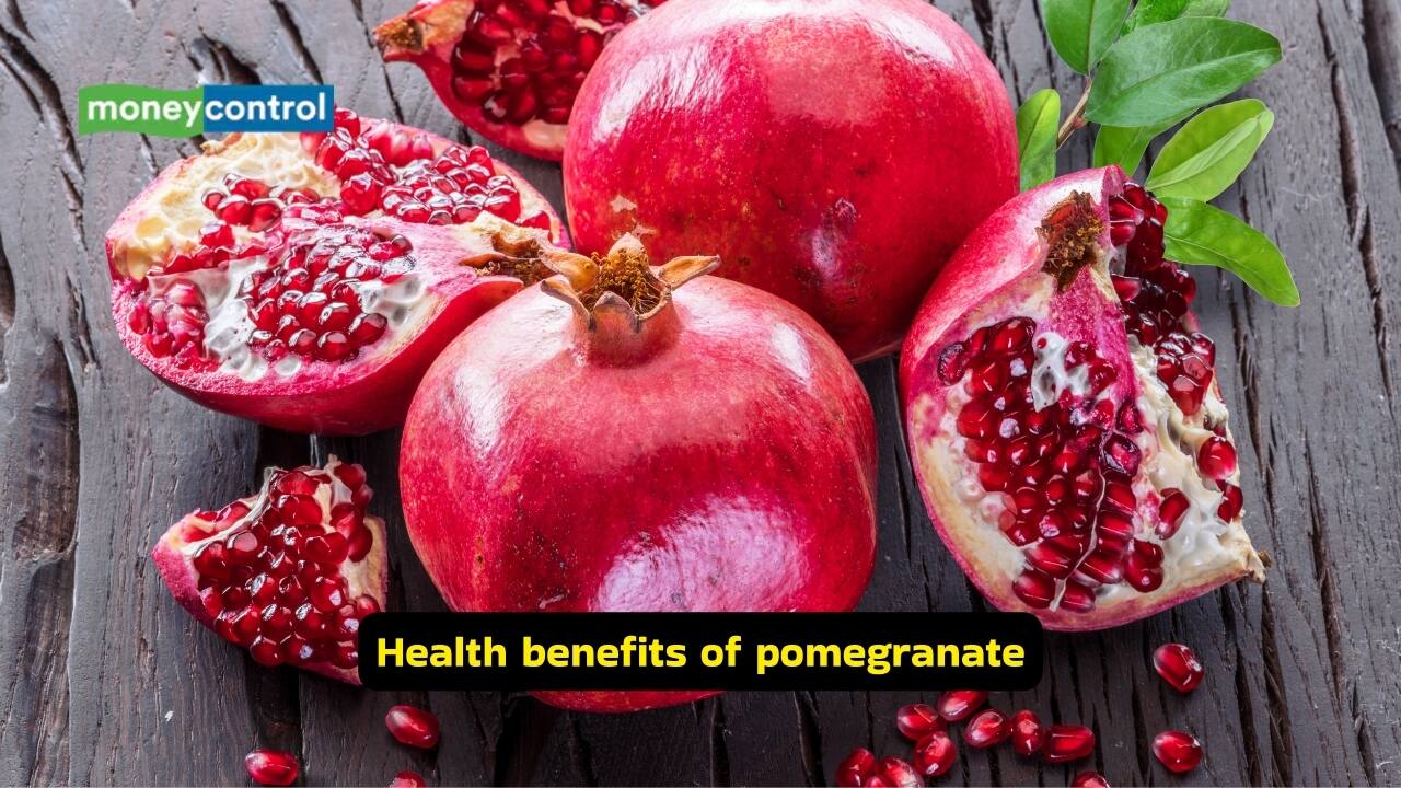 Health benefits of pomegranate They also have anti-inflammatory properties, along with 7 grams of fibre per cup. Toss them into salads or sprinkle them onto yogurt or oatmeal.