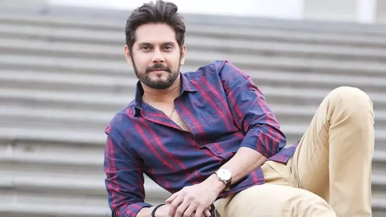 Amar Upadhyay Also known as Mihir, he studied chemical engineering prior to entering the entertainment field. He additionally underwent training at FTII, Pune, enhancing his acting abilities. Armed with a strong educational foundation and acting experience, Amar has built his career in television and movies, becoming a fan favorite.