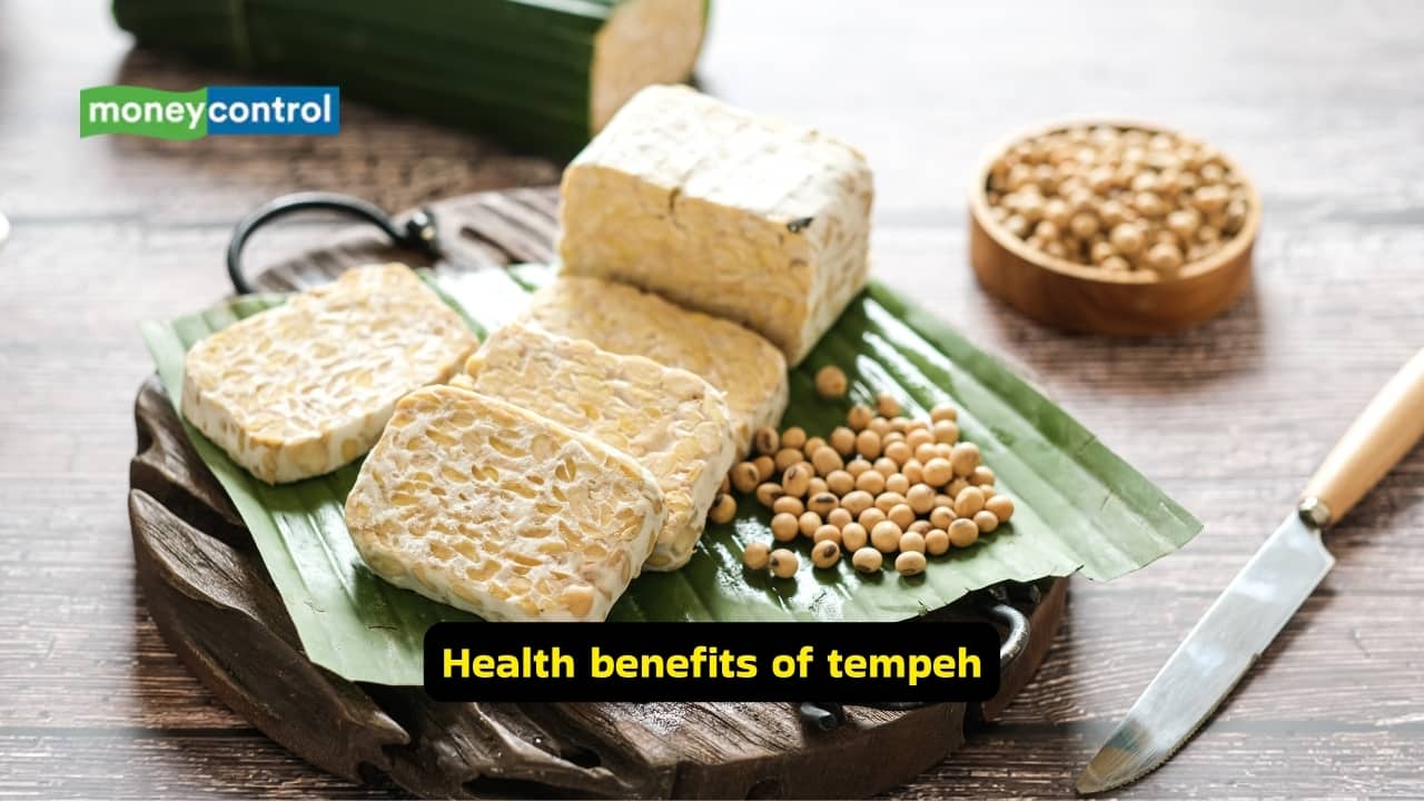 Health benefits of tempeh She said it has 6 grams of fibre and 18 grams of protein in a 3-ounce serving. They can be crumbled, cubed, or sliced.