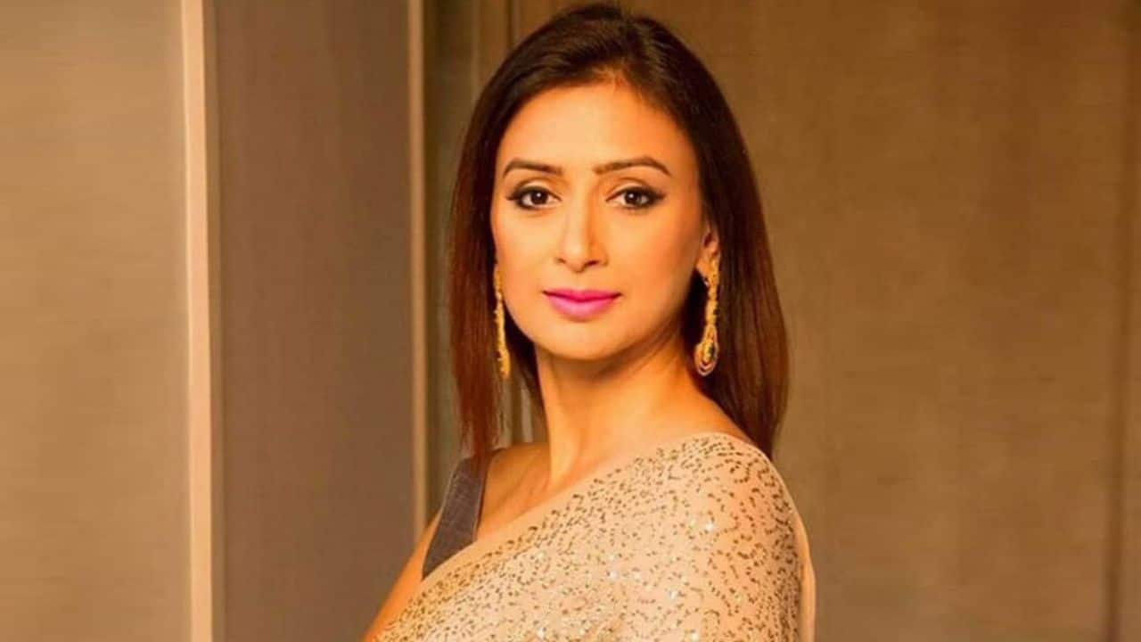 Gauri Pradhan Gauri Pradhan, known for her role as Nandini, earned a BSc in Electronics from Sir Parshurambhau College and subsequently studied psychology via the University of London. In addition to her studies, she excelled as a model, which ultimately opened the door to her acting career.