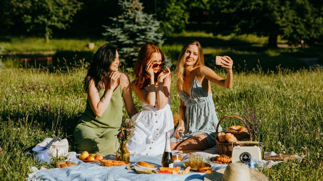 Doctors reveal 8 health mistakes most people make while holidaying