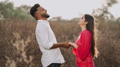 The survey shows that over 35 percent of divorced women from Tier 1 cities find matchmaking apps dedicated to second chances more useful and comfortable while giving love another shot (Representational image: Pexels)