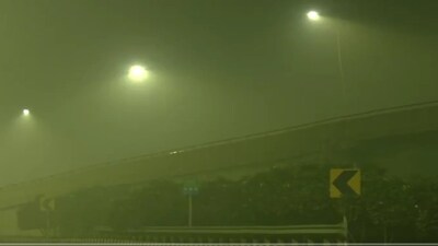 Delhi Fog Improves, Flights Recover; 'Very Poor' AQI & Disruptions Linger