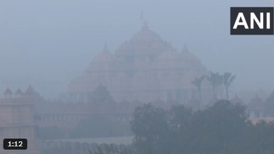 Visuals from the Akshardham area as a thick layer of toxic smog blankets Delhi.