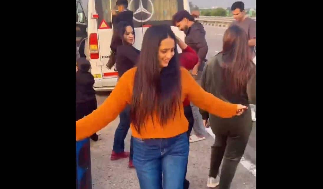 Watch: Female cop turns Rajasthan highway into dance floor, grooves to loud music