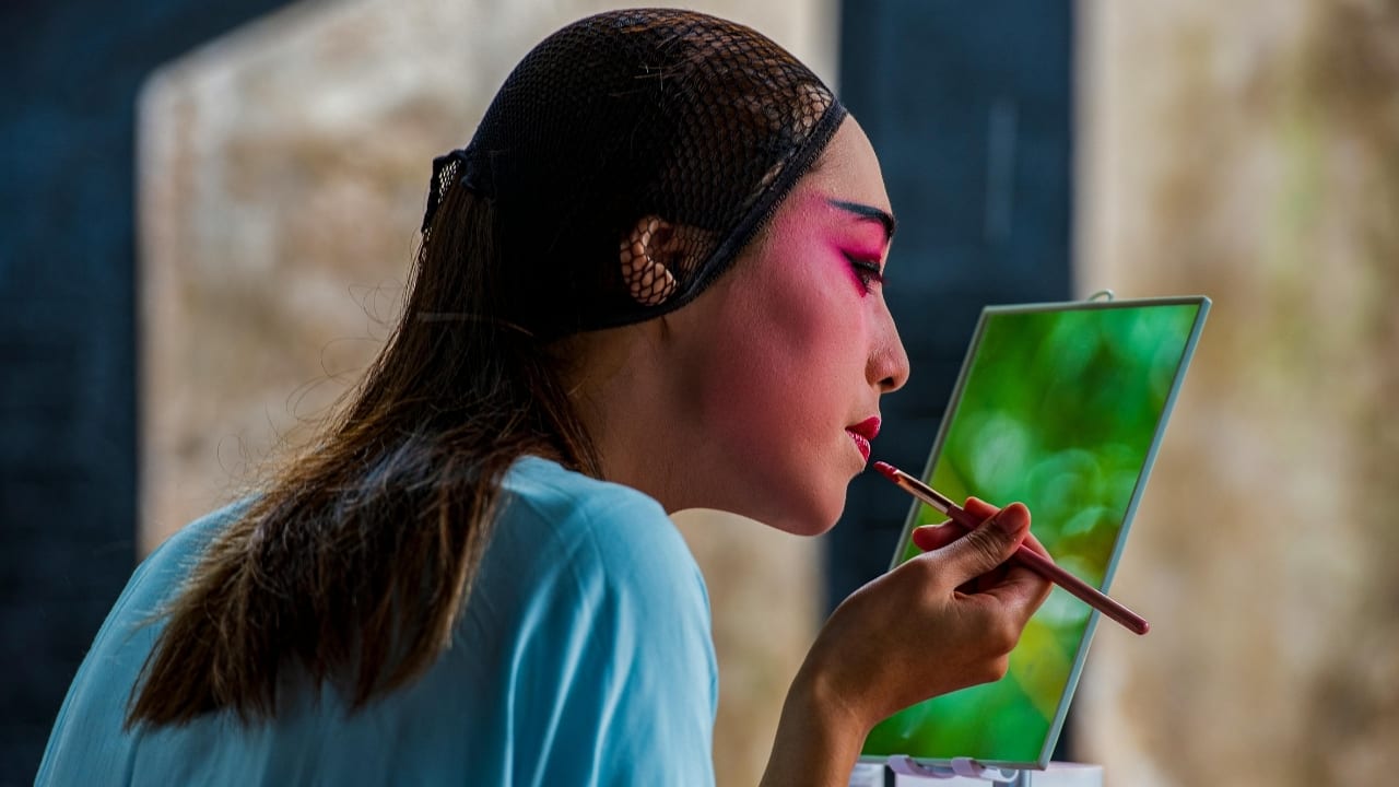 Mastering the Monochromatic Glow: a Step-by-Step Eyes, Lips, and Face Tutorial