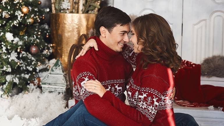 Matching sweaters Make it all cosy by matching your sweater with your partner on Christmas. The twinning pictures will instantly draw attention and make for great pictures that you can look back at fondly many years later.