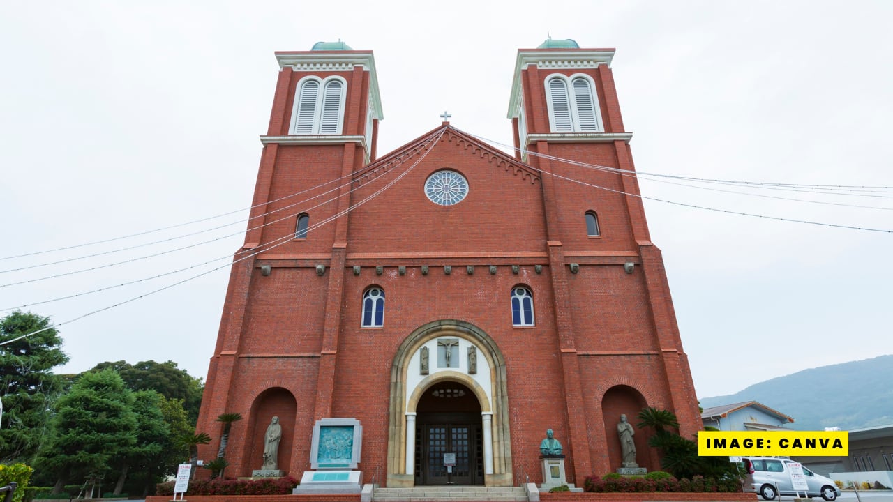 Shillong, Meghalaya: Shillong is known for its strong Christmas traditions, with widespread community participation and church services.