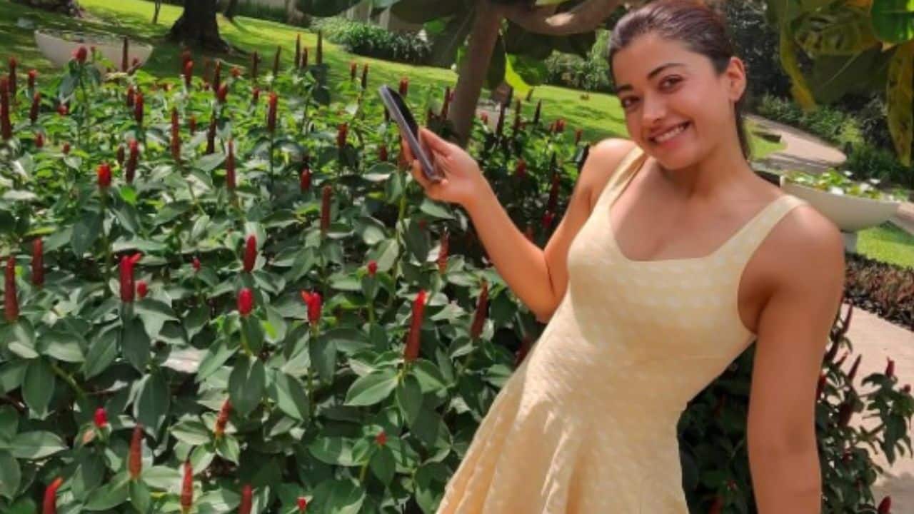 Sun-Kissed garden moment Rashmika Mandanna looks effortlessly radiant as she poses amid lush greenery in a breezy yellow dress. Holding her phone and smiling brightly, the actress captures a relaxed, carefree moment surrounded by vibrant flowers and tropical foliage. Sun-Kissed garden moment Rashmika Mandanna looks effortlessly radiant as she poses amid lush greenery in a breezy yellow dress. Holding her phone and smiling brightly, the actress captures a relaxed, carefree moment surrounded by vibrant flowers and tropical foliage.