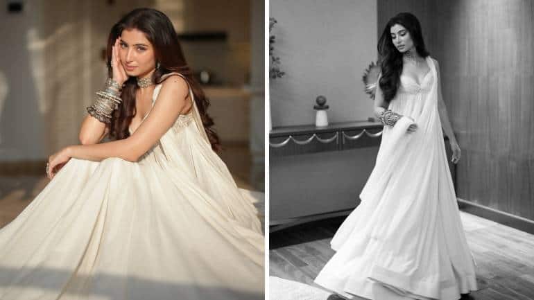 <strong>Timeless in ivory</strong><br />It’s a sight to see her look mesmerising in a timeless ivory chiffon Anarkali with tonal threadwork. The voluminous silhouette sits beautifully on Sara’s slender frame. The styling is equally gorgeous, with a stack of antique bracelets stealing the spotlight.