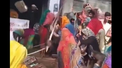 Fed up with alcohol abuse, Agra women attack highway liquor shop in viral video | WATCH