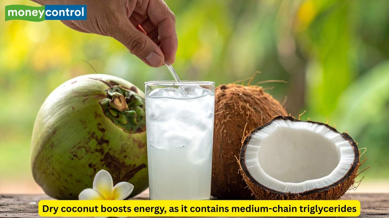 Kareena Kapoor’s nutritionist Rujuta Diwekar recommends these 3 winter foods to cure dry skin and hair fall