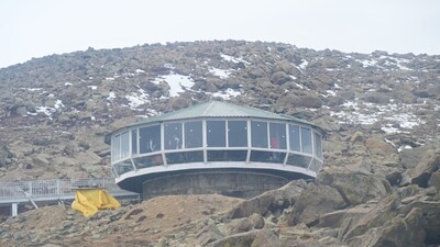 Dining above the clouds: Gulmarg unveils the world’s highest revolving restaurant at nearly 14,000 feet on Apharwat Peak.