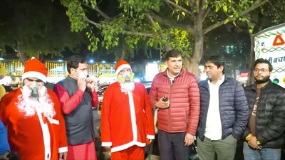 Santa Faints in Delhi Smog: AAP Blames BJP Amidst Escalating Pollution Crisis